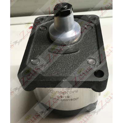 Group 2 pump 8.2 cc right flange with tapered shaft
